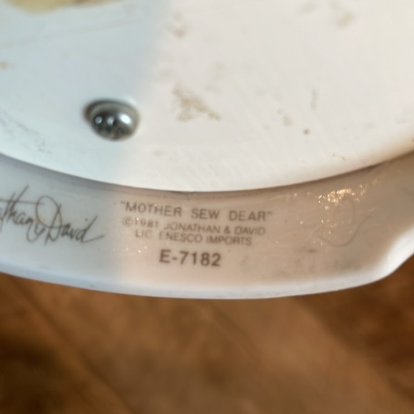 Precious Moments Johnathan and David “Mother Sew Dear” music box. - Picture 5 of 5